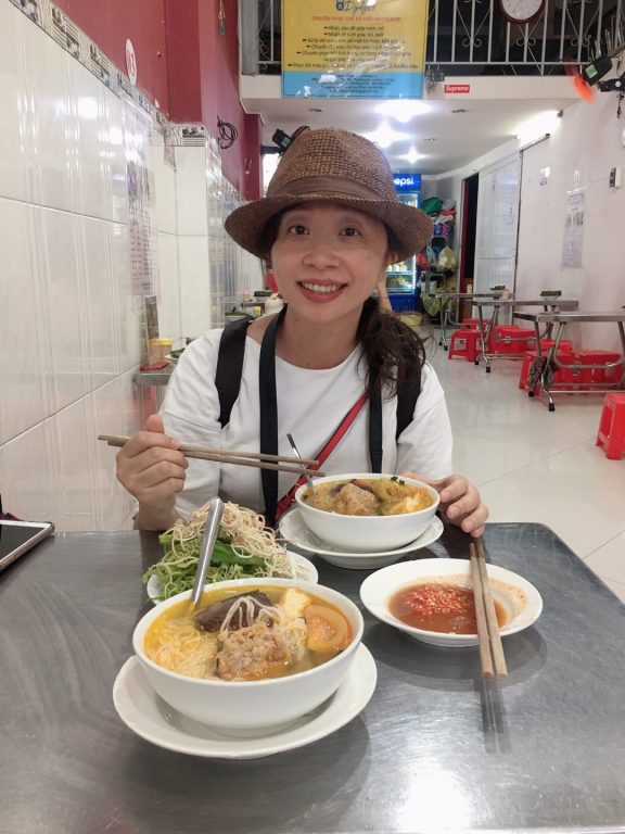 越南小吃研究。檳城市場附近傳統小吃店當地評價不錯[極光公主飛妮] @極光公主飛妮