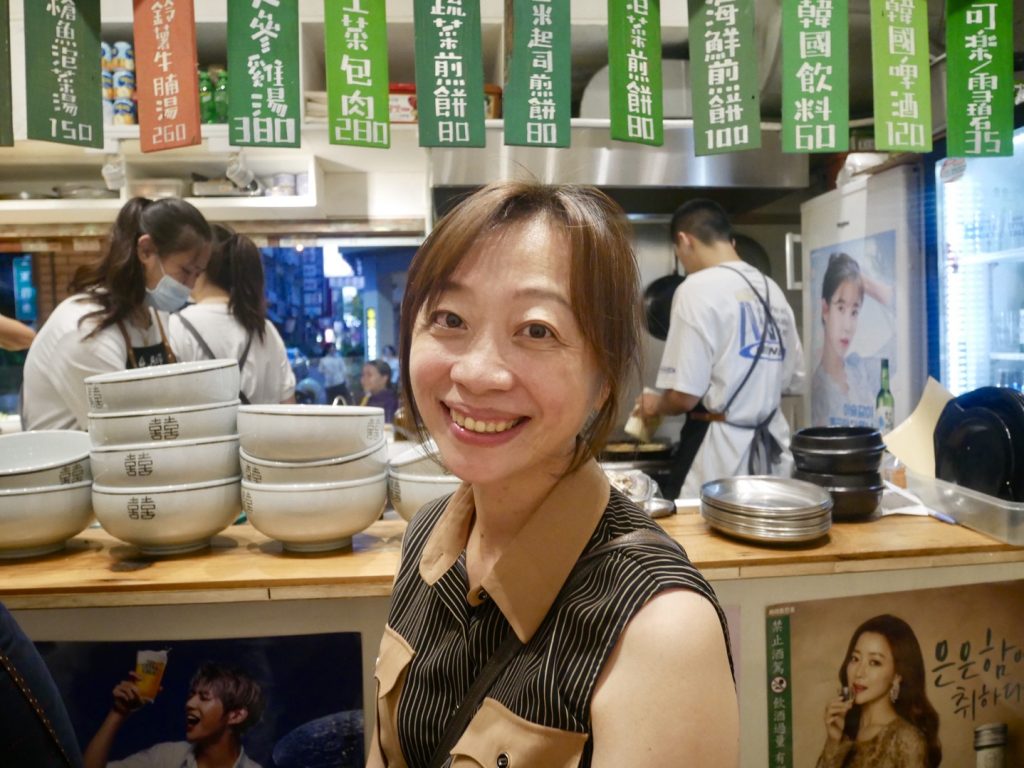 新竹美食。東門市場4.8坪。走進韓國小吃攤的平行世界。像極了與韓星戀愛的滋味[Miss飛妮] @極光公主飛妮