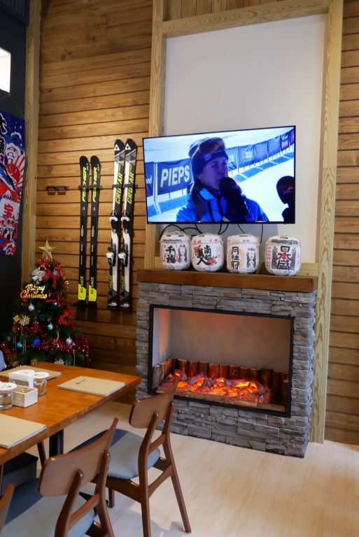 新竹竹北美食景點。十五郎日式洋食堂~iSKI滑雪俱樂部~營造雪場裡的木屋餐廳滋潤生活溫度·身心靈溫飽[Miss飛妮] @極光公主飛妮