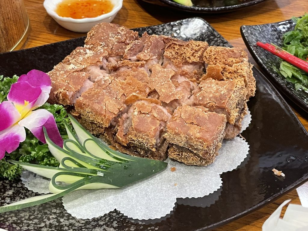 新竹關西美食逸園客家餐館：庭院美景與美食共聚的溫馨家族時光 @極光公主飛妮