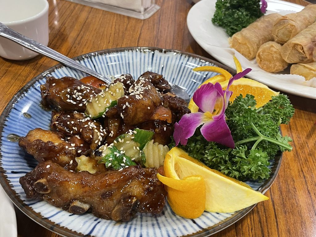 新竹關西美食逸園客家餐館：庭院美景與美食共聚的溫馨家族時光 @極光公主飛妮