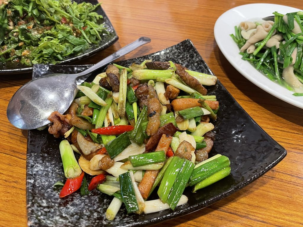 新竹關西美食逸園客家餐館：庭院美景與美食共聚的溫馨家族時光 @極光公主飛妮