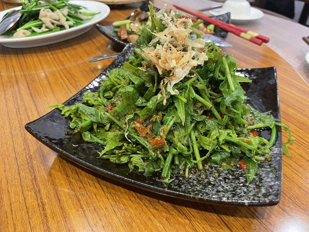 新竹關西美食逸園客家餐館：庭院美景與美食共聚的溫馨家族時光 @極光公主飛妮